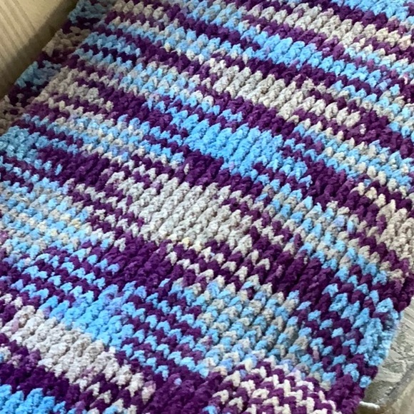 Handmade knit by loom. Blanket/throw approximately 60 x 40 - Picture 4 of 4